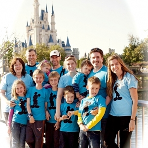 Disney Mickey Shadow Family Vacation